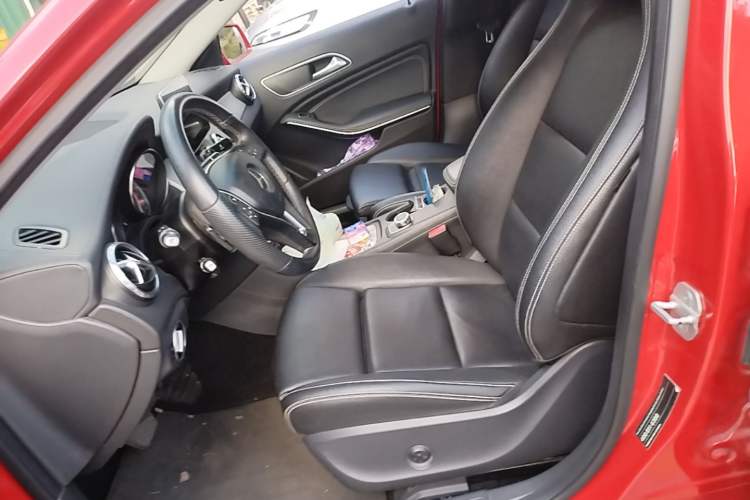 Used Mercedes-Benz GLA 2016 GLA 220 4MATIC Fashion Edition Left Front Seat
