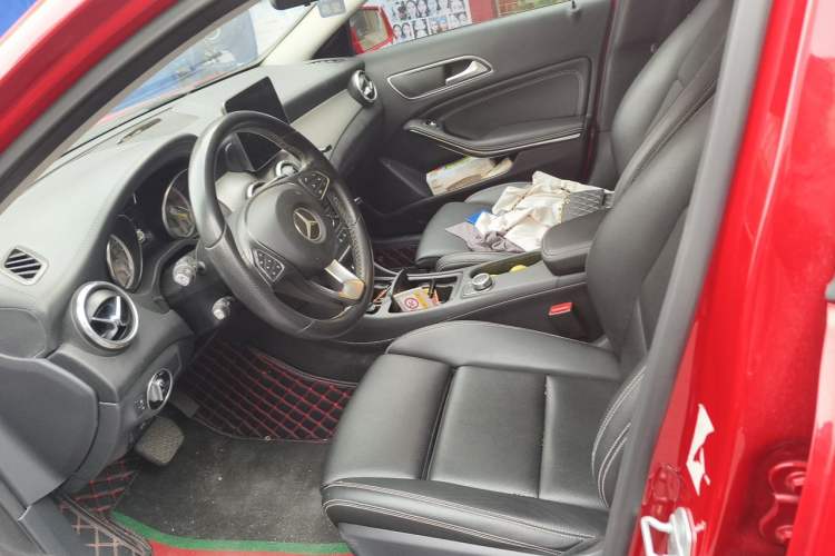 Used Mercedes-Benz GLA 2016 GLA 220 4MATIC Fashion Edition Left Front Seat