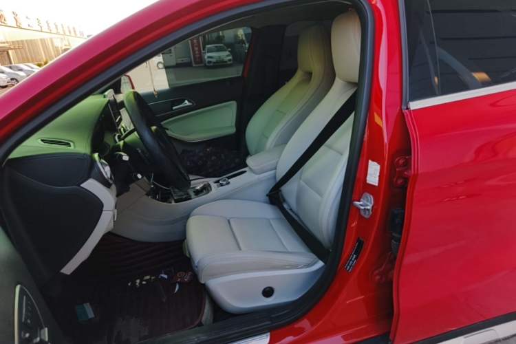 Used Mercedes-Benz GLA 2016 GLA 200 Fashion Model Left Front Seat