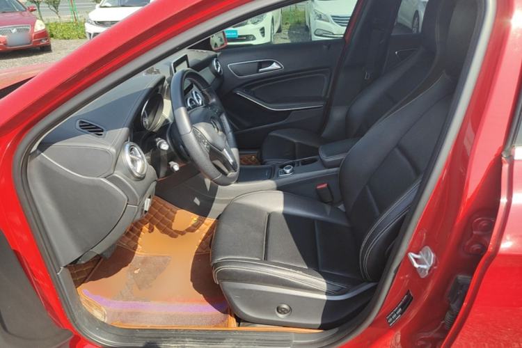 Used Mercedes-Benz GLA 2016 GLA 200 Fashion Model Left Front Seat