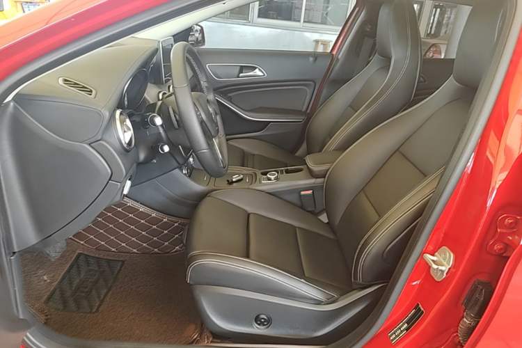 Used Mercedes-Benz GLA 2016 GLA 200 Fashion Model Left Front Seat