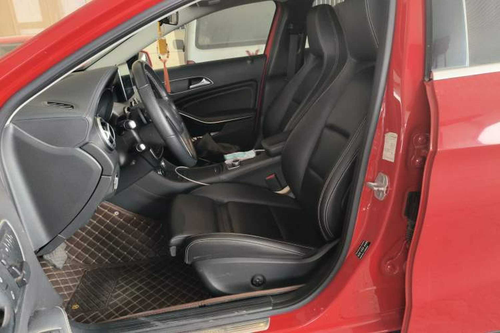 Used Mercedes-Benz GLA 2016 GLA 220 4MATIC Fashion Edition Left Front Seat