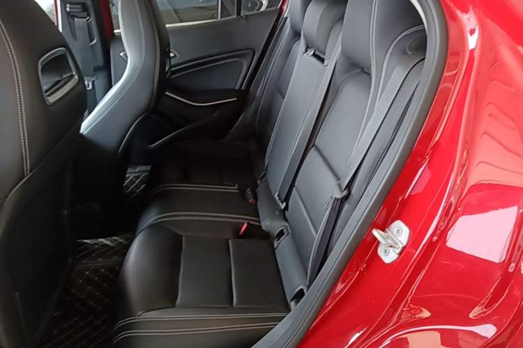 Used Mercedes-Benz GLA 2016 GLA 200 Fashion Model Left Rear Seat