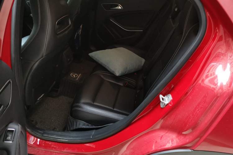Used Mercedes-Benz GLA 2016 GLA 200 Fashion Model Left Rear Seat