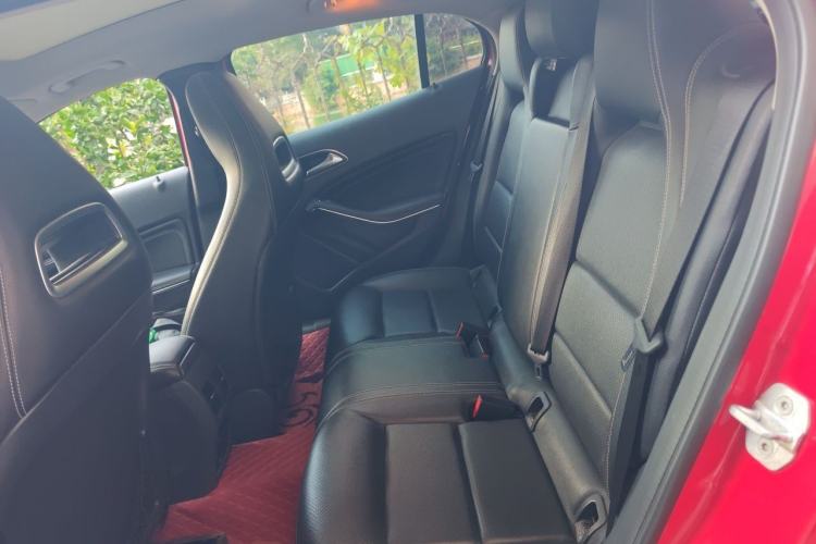 Used Mercedes-Benz GLA 2016 GLA 200 Fashion Model Left Rear Seat