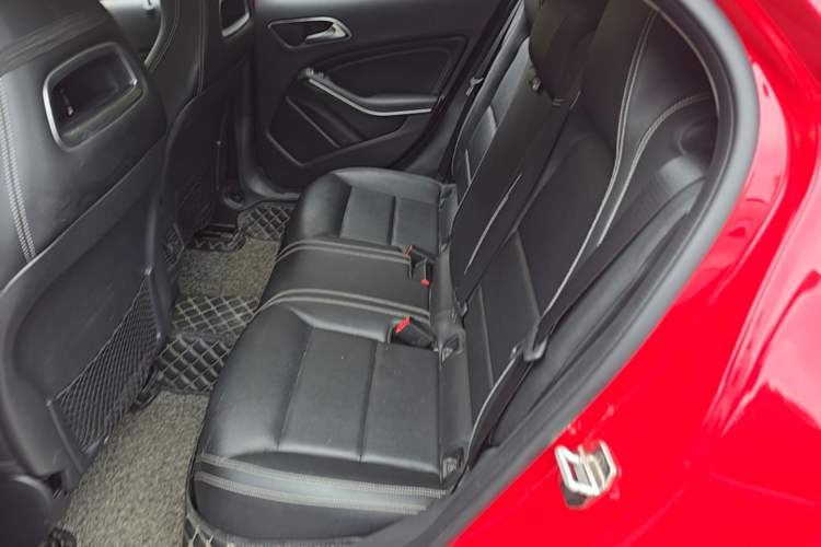 Used Mercedes-Benz GLA 2016 GLA 200 Fashion Model Left Rear Seat