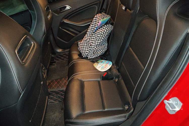 Used Mercedes-Benz GLA 2016 GLA 200 Fashion Model Left Rear Seat