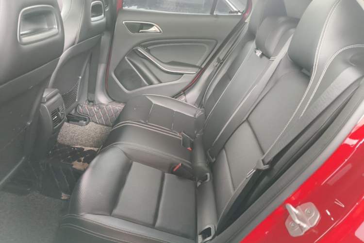 Used Mercedes-Benz GLA 2016 GLA 200 Fashion Model Left Rear Seat