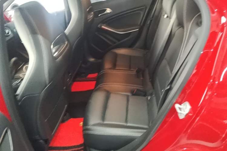 Used Mercedes-Benz GLA 2016 GLA 200 Fashion Model Left Rear Seat