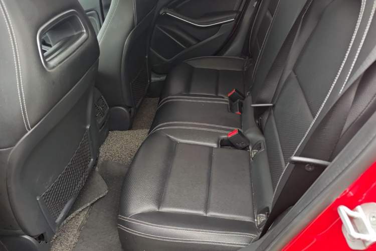 Used Mercedes-Benz GLA 2016 GLA 200 Fashion Model Left Rear Seat