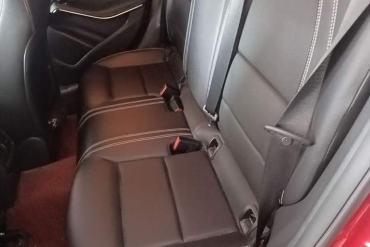 Used Mercedes-Benz GLA 2016 GLA 200 Fashion Model Left Rear Seat