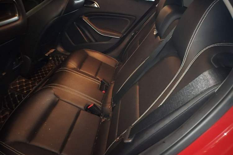 Used Mercedes-Benz GLA 2016 GLA 220 4MATIC Fashion Edition Left Rear Seat