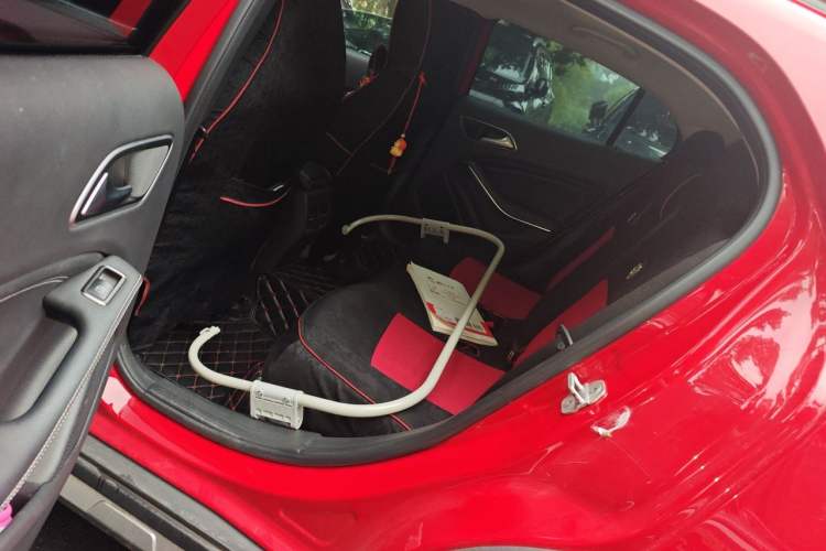 Used Mercedes-Benz GLA 2016 GLA 200 Fashion Model Left Rear Seat