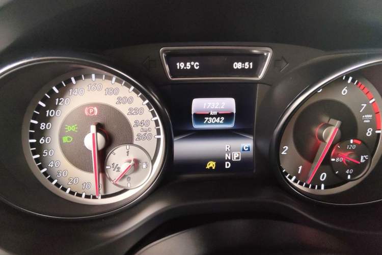 Used Mercedes-Benz GLA 2016 GLA 200 Fashion Model Odometer Close Up