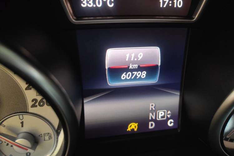 Used Mercedes-Benz GLA 2016 GLA 200 Sport Edition Odometer Close Up