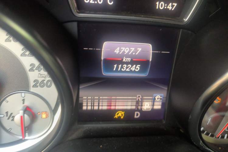 Used Mercedes-Benz GLA 2016 GLA 200 Sport Edition Odometer Close Up