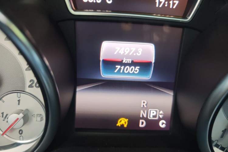 Used Mercedes-Benz GLA 2016 GLA 200 Fashion Model Odometer Close Up