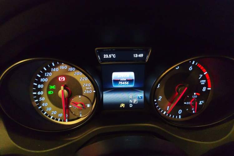 Used Mercedes-Benz GLA 2016 GLA 200 Fashion Model Odometer Close Up