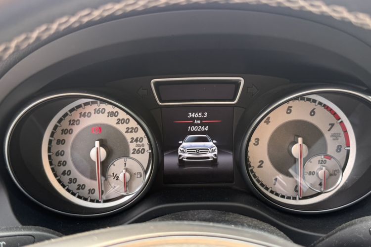 Used Mercedes-Benz GLA 2016 GLA 200 Fashion Model Odometer Close Up