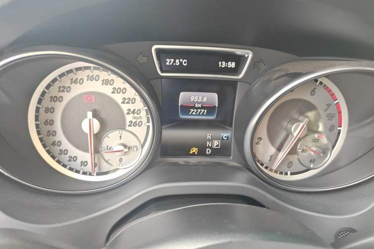 Used Mercedes-Benz GLA 2016 GLA 200 Sport Edition Odometer Close Up