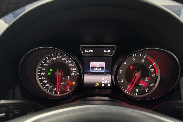 Used Mercedes-Benz GLA 2016 GLA 200 Fashion Model Odometer Close Up
