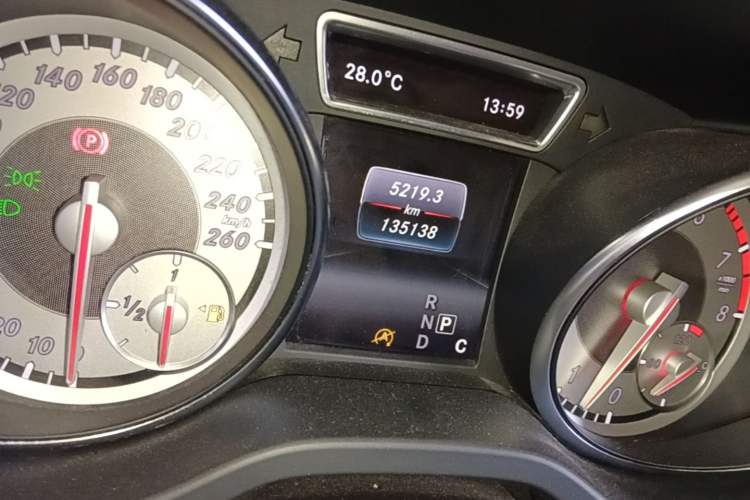 Used Mercedes-Benz GLA 2016 GLA 200 Fashion Model Odometer Close Up