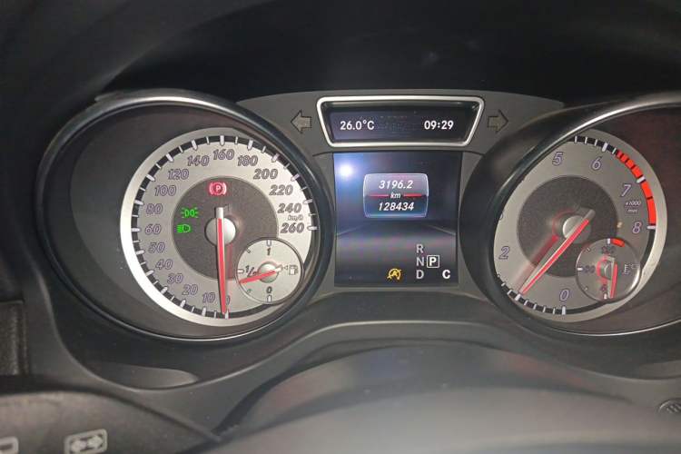 Used Mercedes-Benz GLA 2016 GLA 200 Sport Edition Odometer Close Up