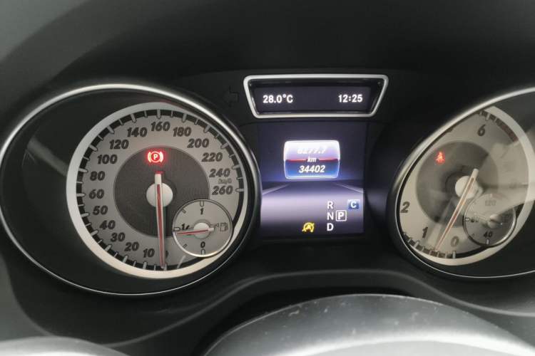 Used Mercedes-Benz GLA 2016 GLA 200 Sport Edition Odometer Close Up