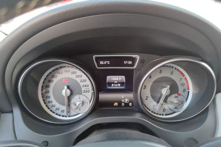 Used Mercedes-Benz GLA 2016 GLA 200 Sport Edition Odometer Close Up