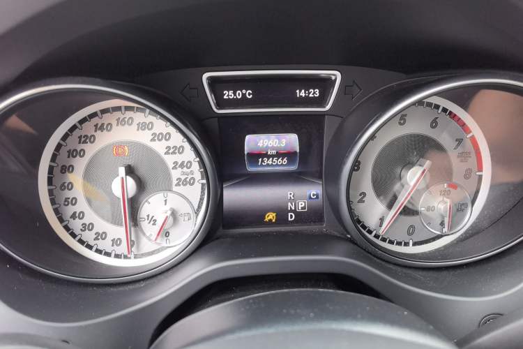 Used Mercedes-Benz GLA 2016 GLA 200 Sport Edition Odometer Close Up