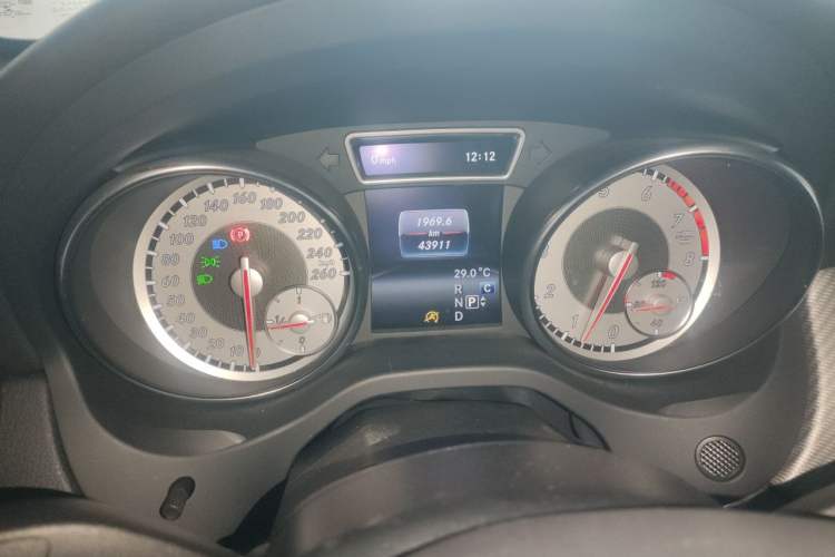 Used Mercedes-Benz GLA 2016 GLA 200 Sport Edition Odometer Close Up