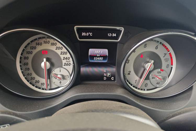 Used Mercedes-Benz GLA 2016 GLA 200 Fashion Model Odometer Close Up