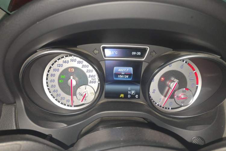 Used Mercedes-Benz GLA 2016 GLA 200 Sport Edition Odometer Close Up