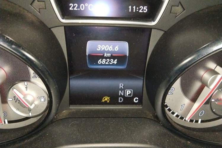 Used Mercedes-Benz GLA 2016 GLA 200 Sport Edition Odometer Close Up