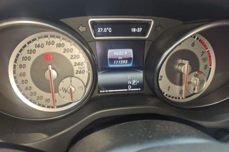Used Mercedes-Benz GLA 2016 GLA 200 Fashion Model Odometer Close Up