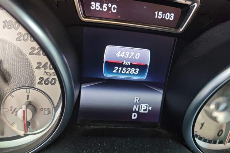 Used Mercedes-Benz GLA 2016 GLA 200 Sport Edition Odometer Close Up