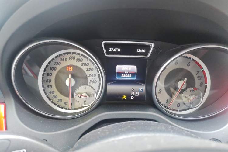 Used Mercedes-Benz GLA 2016 GLA 200 Fashion Model Odometer Close Up