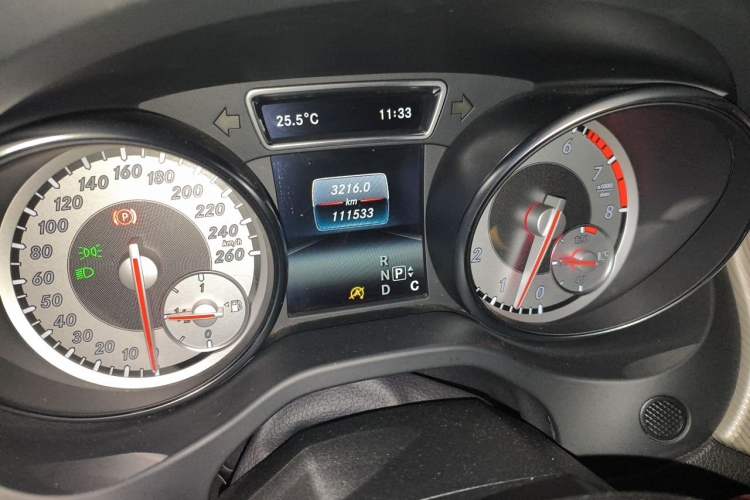 Used Mercedes-Benz GLA 2016 GLA 220 4MATIC Fashion Edition Odometer Close Up