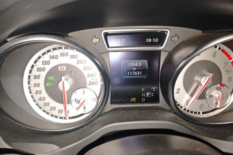 Used Mercedes-Benz GLA 2016 GLA 200 Fashion Model Odometer Close Up