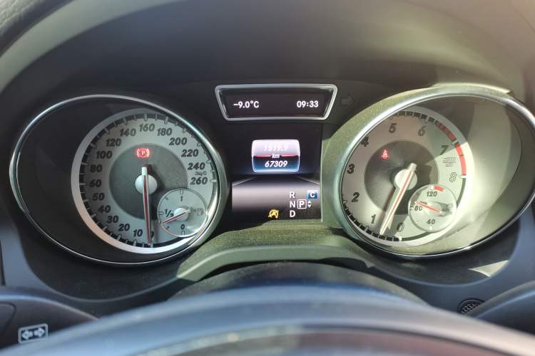 Used Mercedes-Benz GLA 2016 GLA 200 Fashion Model Odometer Close Up