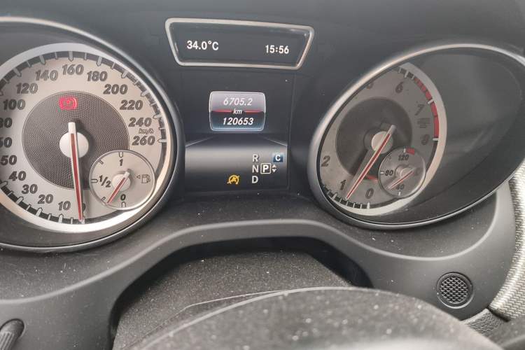 Used Mercedes-Benz GLA 2016 GLA 220 4MATIC Fashion Edition Odometer Close Up