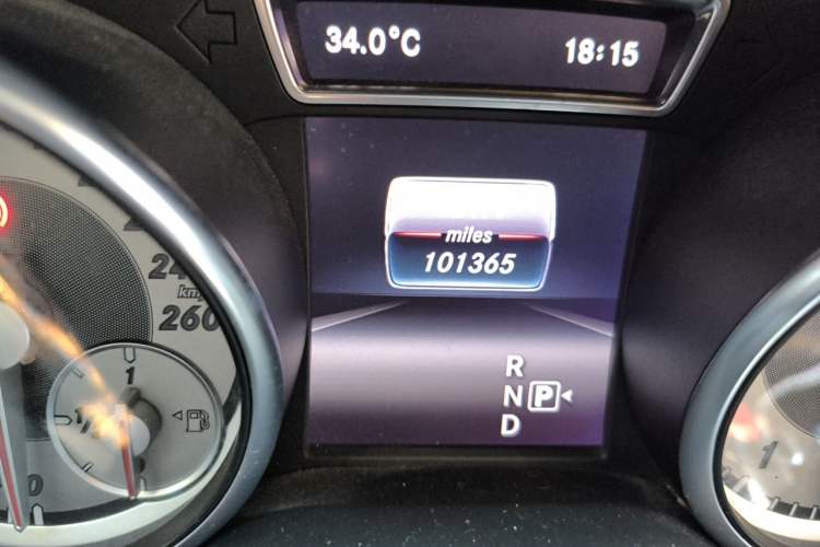 Used Mercedes-Benz GLA 2016 GLA 200 Fashion Model Odometer Close Up