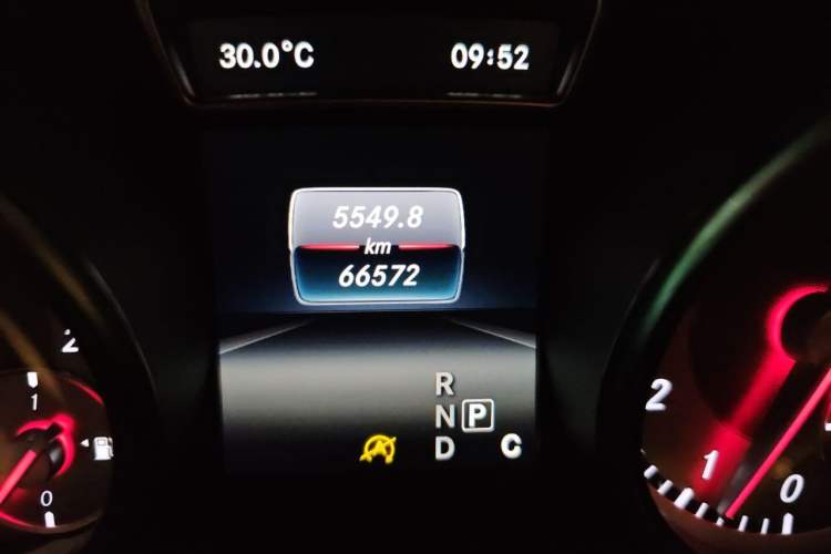 Used Mercedes-Benz GLA 2016 GLA 200 Fashion Model Odometer Close Up