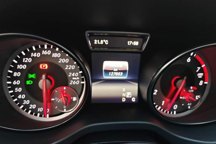 Used Mercedes-Benz GLA 2016 GLA 200 Fashion Model Odometer Close Up