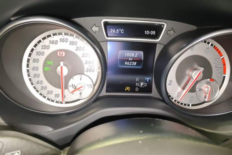Used Mercedes-Benz GLA 2016 GLA 220 4MATIC Fashion Edition Odometer Close Up