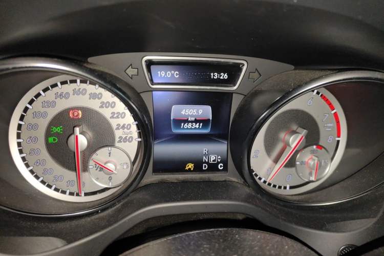 Used Mercedes-Benz GLA 2016 GLA 200 Sport Edition Odometer Close Up