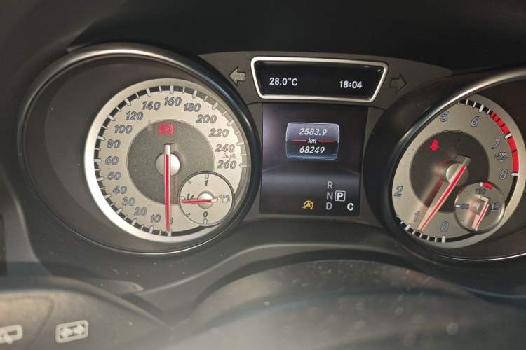Used Mercedes-Benz GLA 2016 GLA 200 Fashion Model Odometer Close Up