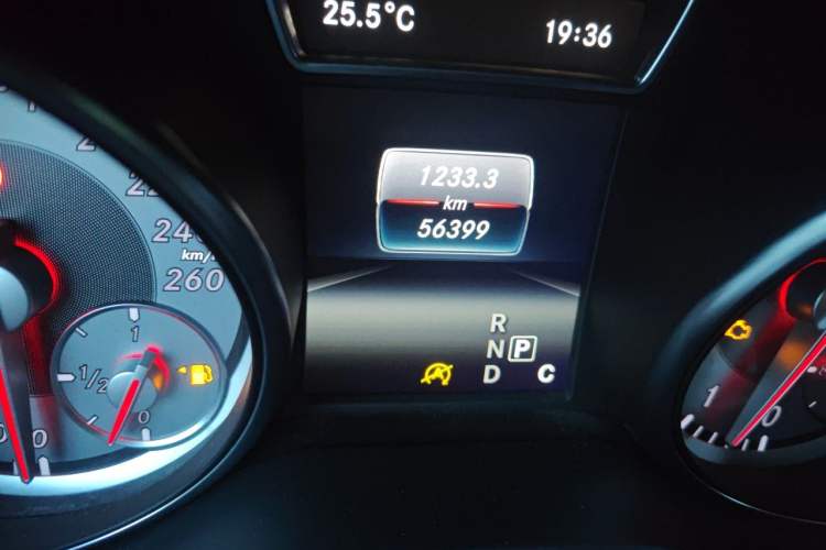 Used Mercedes-Benz GLA 2016 GLA 200 Fashion Model Odometer Close Up