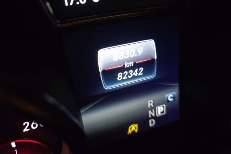 Used Mercedes-Benz GLA 2016 GLA 220 4MATIC Fashion Edition Odometer Close Up