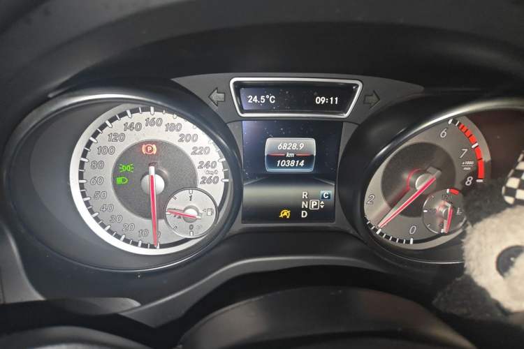 Used Mercedes-Benz GLA 2016 GLA 200 Sport Edition Odometer Close Up